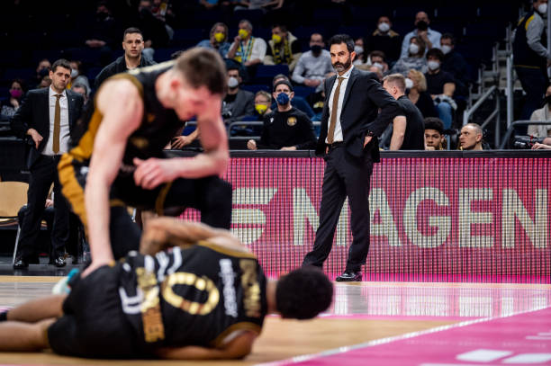 为中路创造 为中路创造