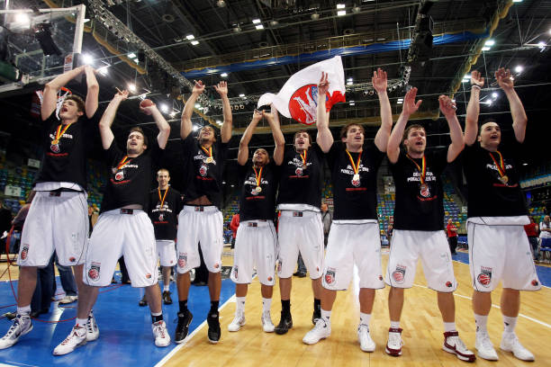 他在防守端 他在防守端